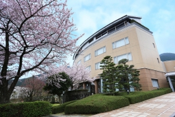 株式会社リロバケーションズ