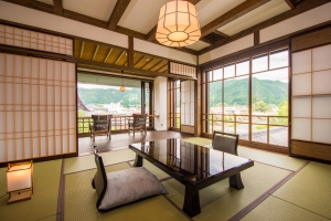 八ツ三館