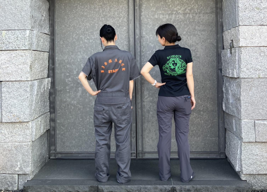 【制服】会社オリジナルのTシャツ＆つなぎを着てお仕事♪