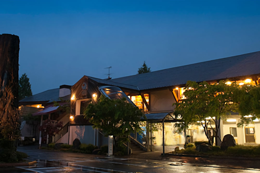 女鹿平温泉クヴェーレ吉和、めがひらスキー場